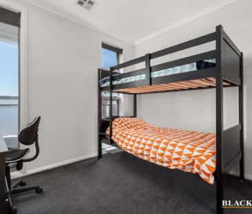 32 Chanter Terrace, Coombs ACT 2611 - Townhouse For Rent | Domain - Photo 2