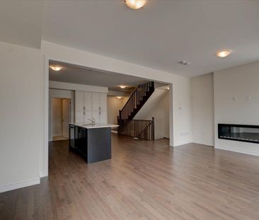 For Lease - 22 Griffith Street, Aurora, Ontario - Photo 3