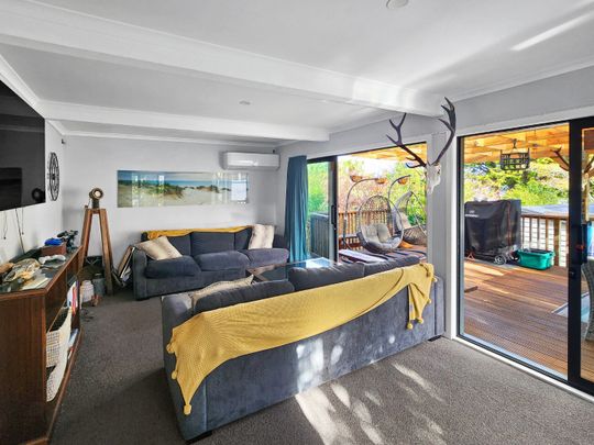 Spacious 5 Bedroom - Photo 1