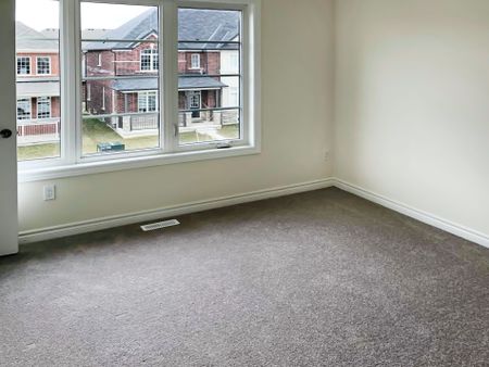 For Lease - 31 Walter Proctor Road, East Gwillimbury, Ontario - Photo 5