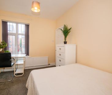 6 bedroom end of terrace house to rent - Photo 5