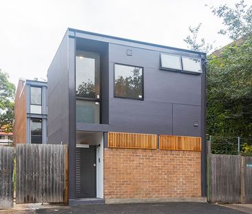 Studio Apartment in Heart of Darlington**ENTER VIA LANDER STREET - Photo 1