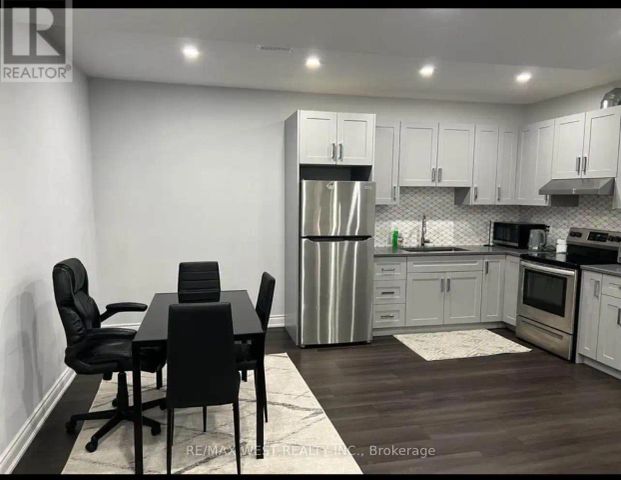 121 APPLEYARD AVENUE — 2 Bedroom - Photo 1