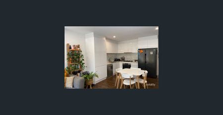 Comfortable & Convenient Living in the Heart of Balwyn with partial furnishings provided - Photo 4