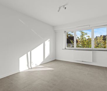 Volledig gerenoveerd appartement met dubbele garage in Ronse - Photo 4