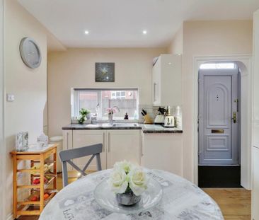 2 bedroom semi-detached house to rent - Photo 2