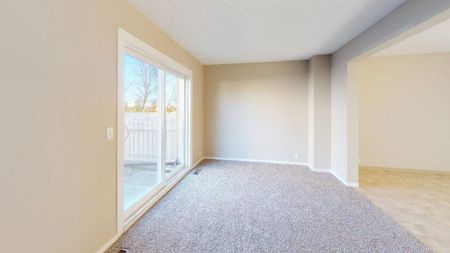 Primrose Place Townhome Rentals - Photo 4