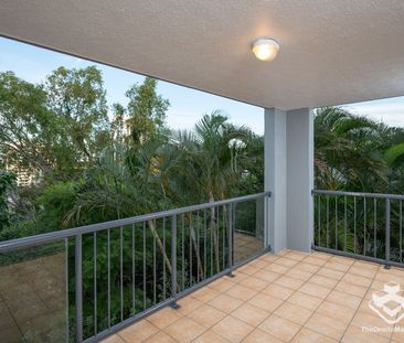 Large light filled unit with Views - Photo 3