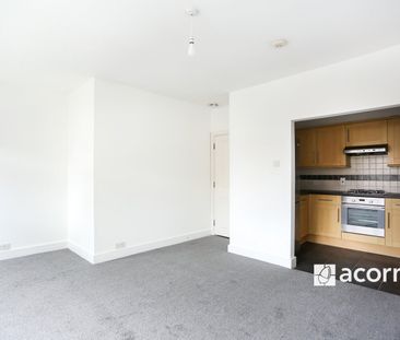 Flat to rent - Old Bromley Road, Bromley, BR1 - Photo 3