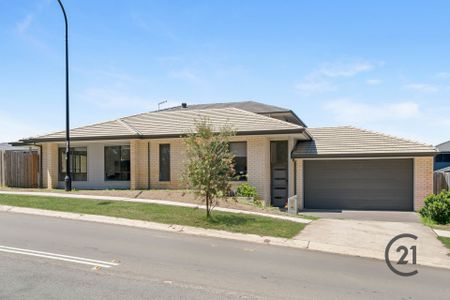 Ideal Family Living! - Photo 3