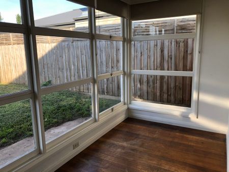 THREE BEDROOM HOME WITH LARGE GARAGE - Photo 5