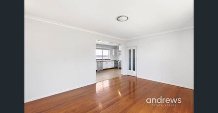 Spacious 3 bedroom renovated unit close to CBD and South Geelong station - Photo 2