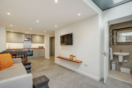 Stylish 1-Bed Garden Flat, SW3 – Bills Included | Private Entrance, Patio & Underfloor Heating | Eco Electric Home - Photo 5