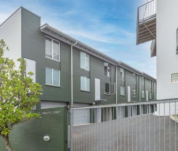 Stylish three level terraced townhouse - Photo 1