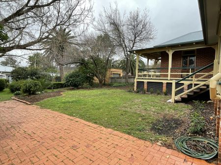 EAST TAMWORTH TWO BEDROOM HALF HOUSE - Photo 4