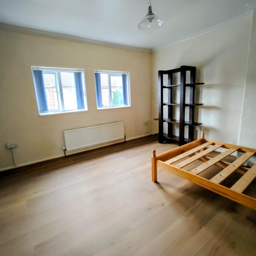 2 Bed End Terrace, Salford Manchester House, M6 - Photo 1