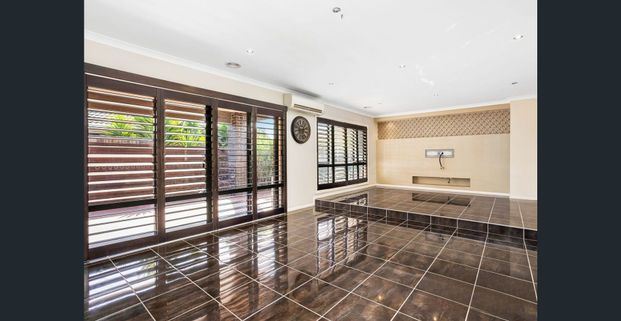 The Perfect Blend of Comfort, Space and Location - Photo 1