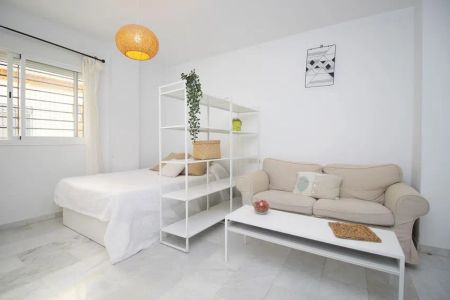 Alquiler de estudio en Calle Fernando el Católico - Photo 3