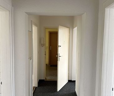 geräumige 2-Raum-Wohnung, Wannenbad mit Fenster, Keller und Stellpl. mgl. - Foto 6