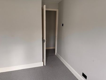 3 Bed Semi-Detached House, Birks Road, S61 - Photo 5