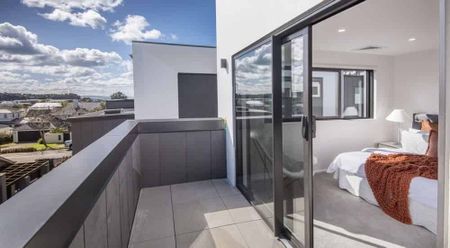 3 Bedroom Townhouse in Milford - Photo 2