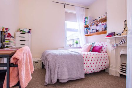 Perfect location for students at the Heath - Photo 5