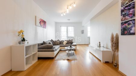 Priestranný, pekný 2i byt 74 m2 s balkónom, vo výbornej lokalite - Photo 3