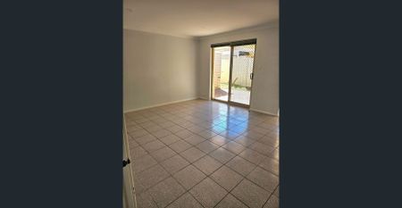 Space and location - Photo 3