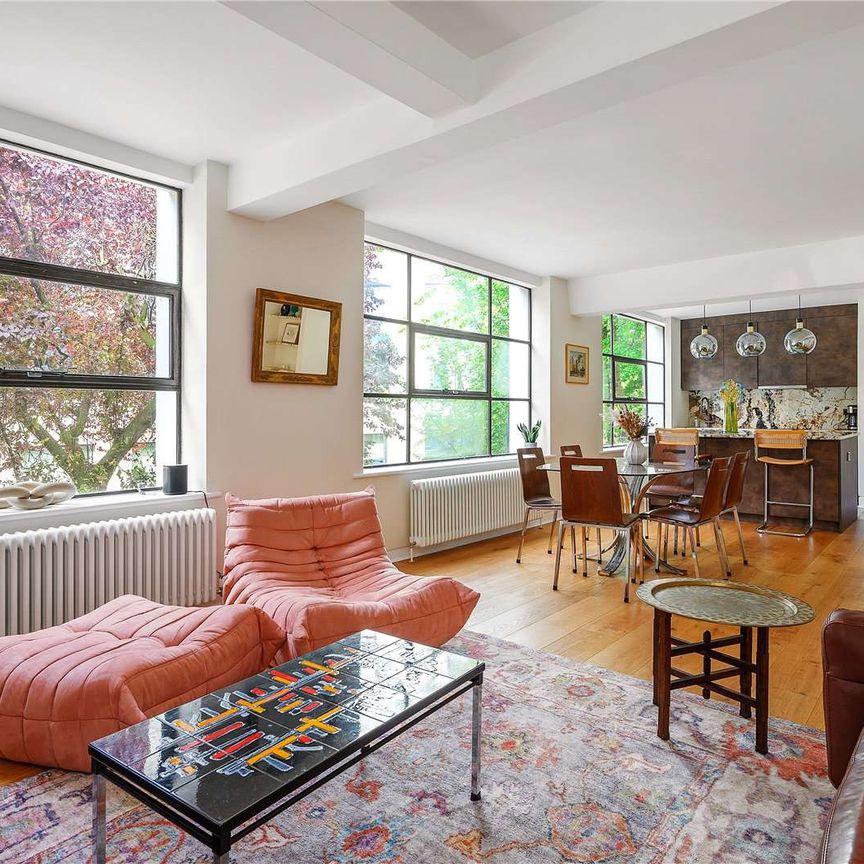 Bright first floor loft apartment. - Photo 1