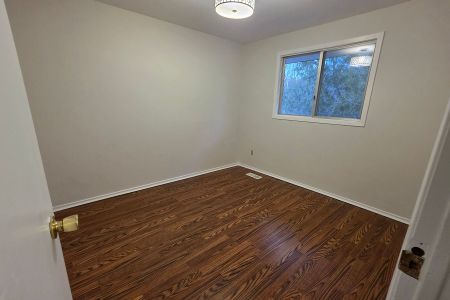 For Lease - 560 Brookhaven Crescent Unit# B, Waterloo, Ontario - Photo 2