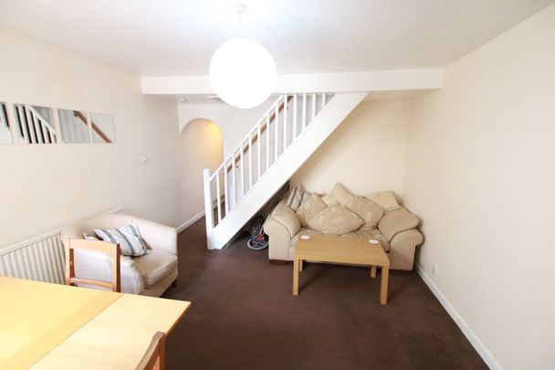 3 Bed Terraced House, Stanway Cottages, RG6 - Photo 1