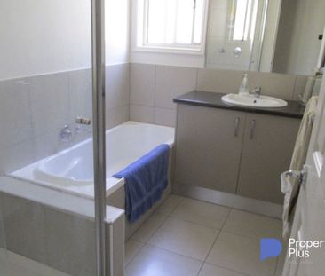 "Open plan, family living" - Photo 2