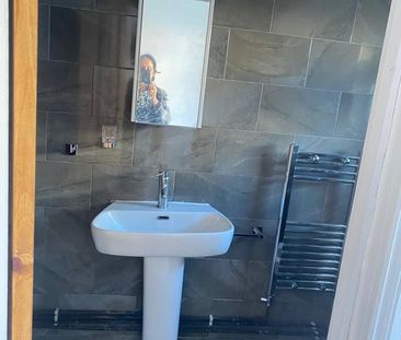 2 Bed Flat, Brook Road, IG2 - Photo 2