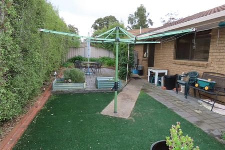 2 Bedroom unit situated in the West End. - Photo 2