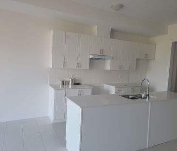 For Lease - 1326 Anthonia Trail Unit# Upper Lvl, Oakville, Ontario - Photo 4