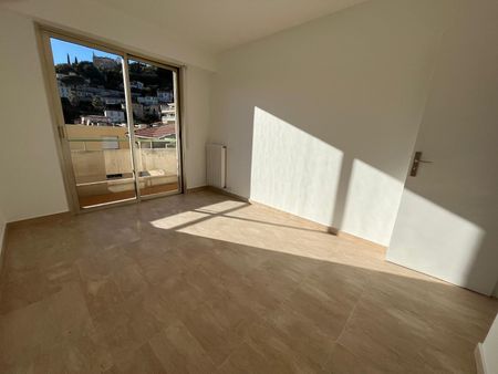 Location Appartement 3 pièces 58m² NICE 06000 - Photo 2