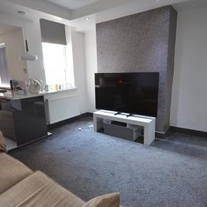3 bedroom Terraced House To Let - Photo 1
