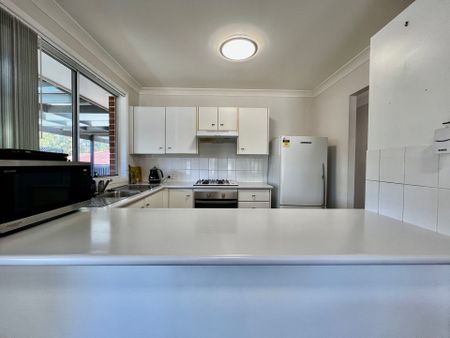 Beautiful Family Home - Photo 4