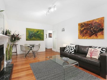 Ground Floor Gem – Central Location - Photo 2