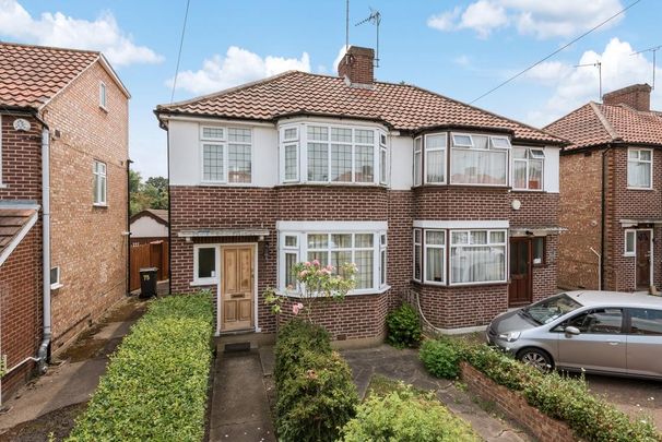 Oakhampton Road, London NW7 - Photo 1
