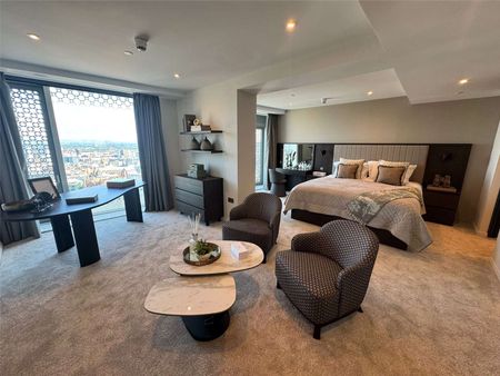 Exceptional two bedroom, two bathroom penthouse on the 44th floor of the brand new Square Gardens development. - Photo 5