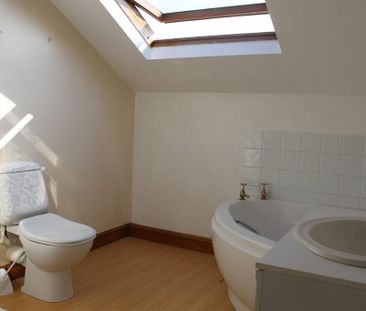 2 bedroom terraced house to rent - Photo 4