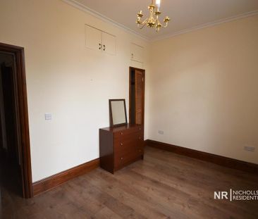 4 bedroom flat to rent - Photo 2