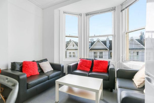 6 bedroom house to rent - Photo 1