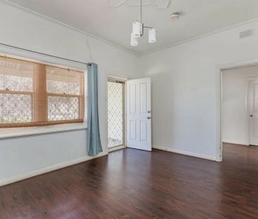 Charming 1950's Home Close to the City and the Beach! - Photo 5