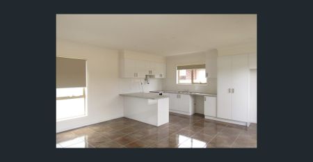 Beautifully Designed Townhouse - Photo 3