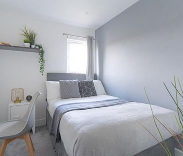 Stansted #70 - Photo 4