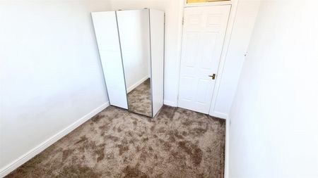 1 Bedroom Flat to Rent in Rectory Road, Rushden, NN10 - Photo 2