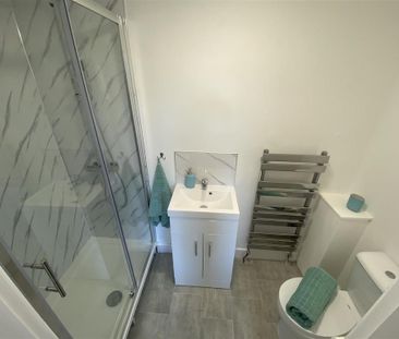 1 bedroom in a house share to rent - Photo 6