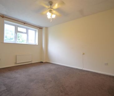 Thorpland Avenue, Ickenham, UB10 - Photo 3